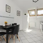 Apartman Family In With 3 Bedrooms & Ac Near Metro Stoklosy By Renters Varsó