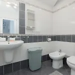 Apartman Family In With 3 Bedrooms & Ac Near Metro Stoklosy By Renters Varsó