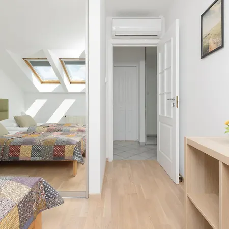 Apartman Family In With 3 Bedrooms & Ac Near Metro Stoklosy By Renters Varsó