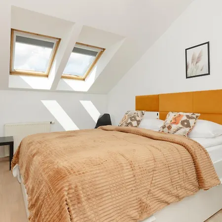 Apartman Family In With 3 Bedrooms & Ac Near Metro Stoklosy By Renters Varsó