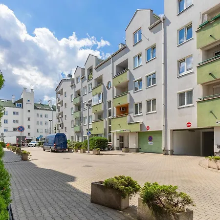 Lägenhet Family In With 3 Bedrooms & Ac Near Metro Stoklosy By Renters Warszawa