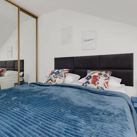 Family In With 3 Bedrooms & Ac Near Metro Stoklosy By Renters Lägenhet *