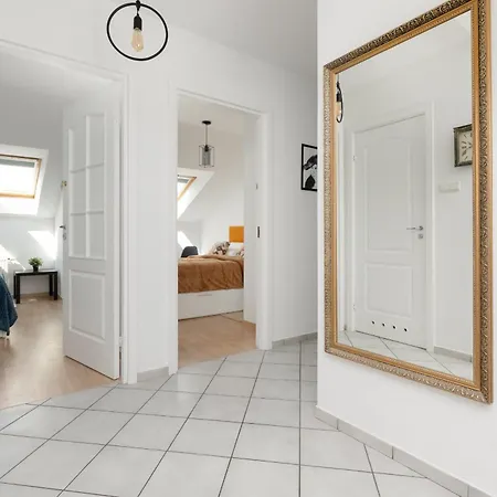 Family In With 3 Bedrooms & Ac Near Metro Stoklosy By Renters *