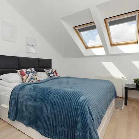 Family In With 3 Bedrooms & Ac Near Metro Stoklosy By Renters Lägenhet Warszawa