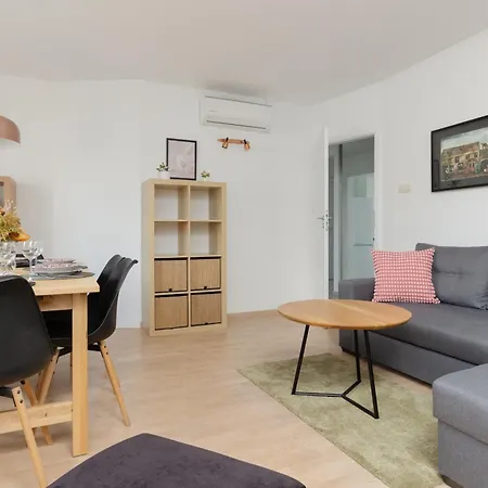 Apartment Family In With 3 Bedrooms & Ac Near Metro Stoklosy By Renters Warsaw