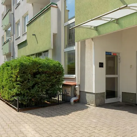 Family In With 3 Bedrooms & Ac Near Metro Stoklosy By Renters