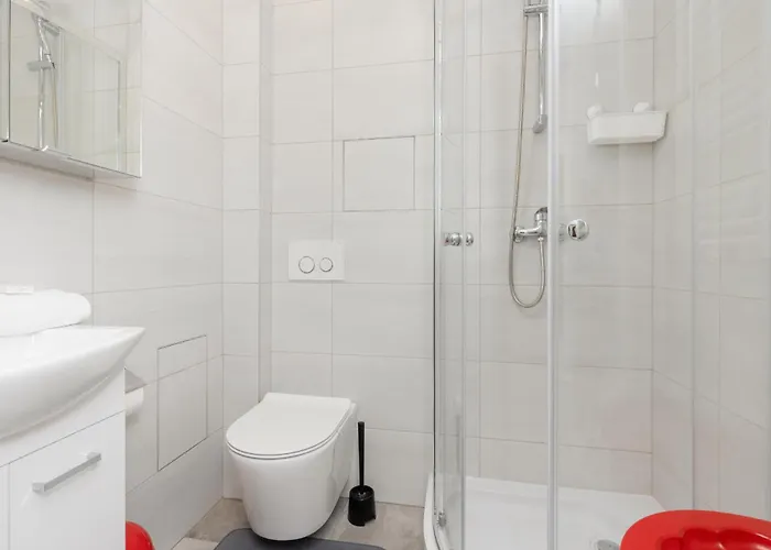 Family In With 3 Bedrooms & Ac Near Metro Stoklosy By Renters