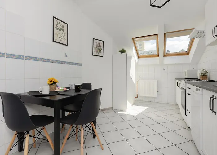 Apartment Family In With 3 Bedrooms & Ac Near Metro Stoklosy By Renters Warsaw