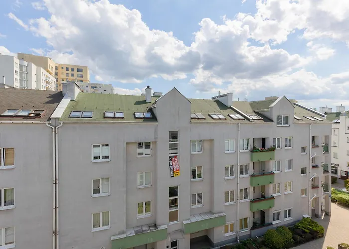 Family In With 3 Bedrooms & Ac Near Metro Stoklosy By Renters Apartment