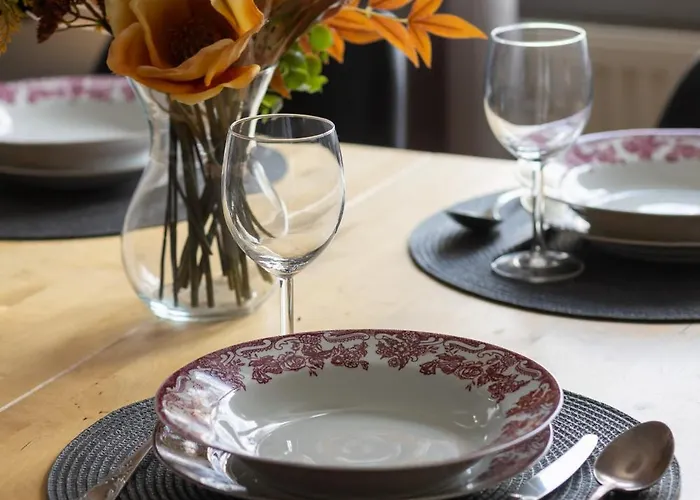 Apartment Family In With 3 Bedrooms & Ac Near Metro Stoklosy By Renters *