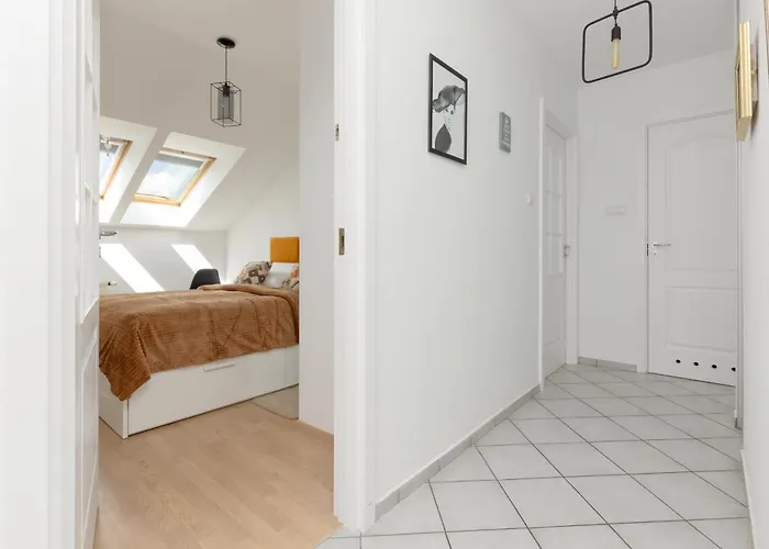 Family In With 3 Bedrooms & Ac Near Metro Stoklosy By Renters Apartment