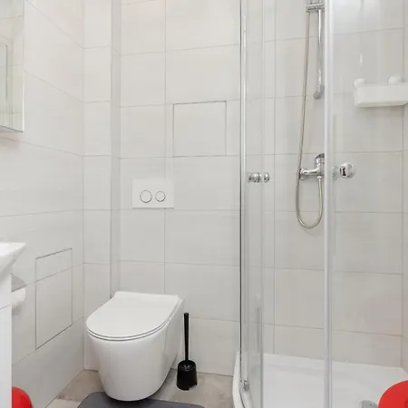 Family In With 3 Bedrooms & Ac Near Metro Stoklosy By Renters