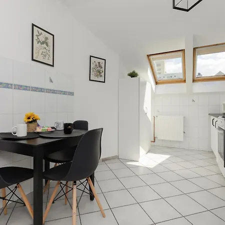 아파트 Family In With 3 Bedrooms & Ac Near Metro Stoklosy By Renters 바르샤바